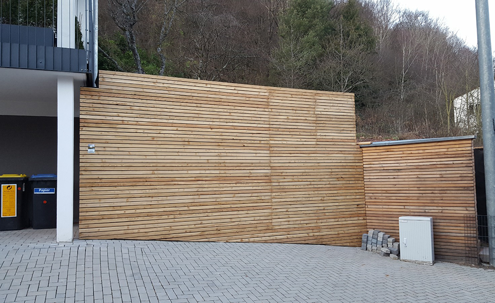 Schallschutzwand Holzverkleidung für Nachbarschaftsschutz